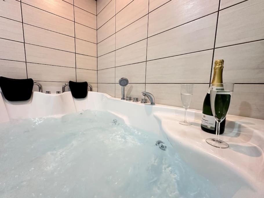 E Servagnat T3 Luxe Avec Sauna Jacuzzi Et Hammam Epernay Exterior photo